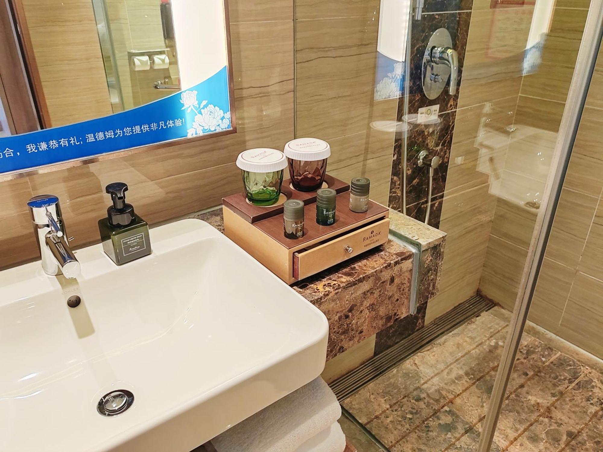 Отель Ramada Heze Экстерьер фото