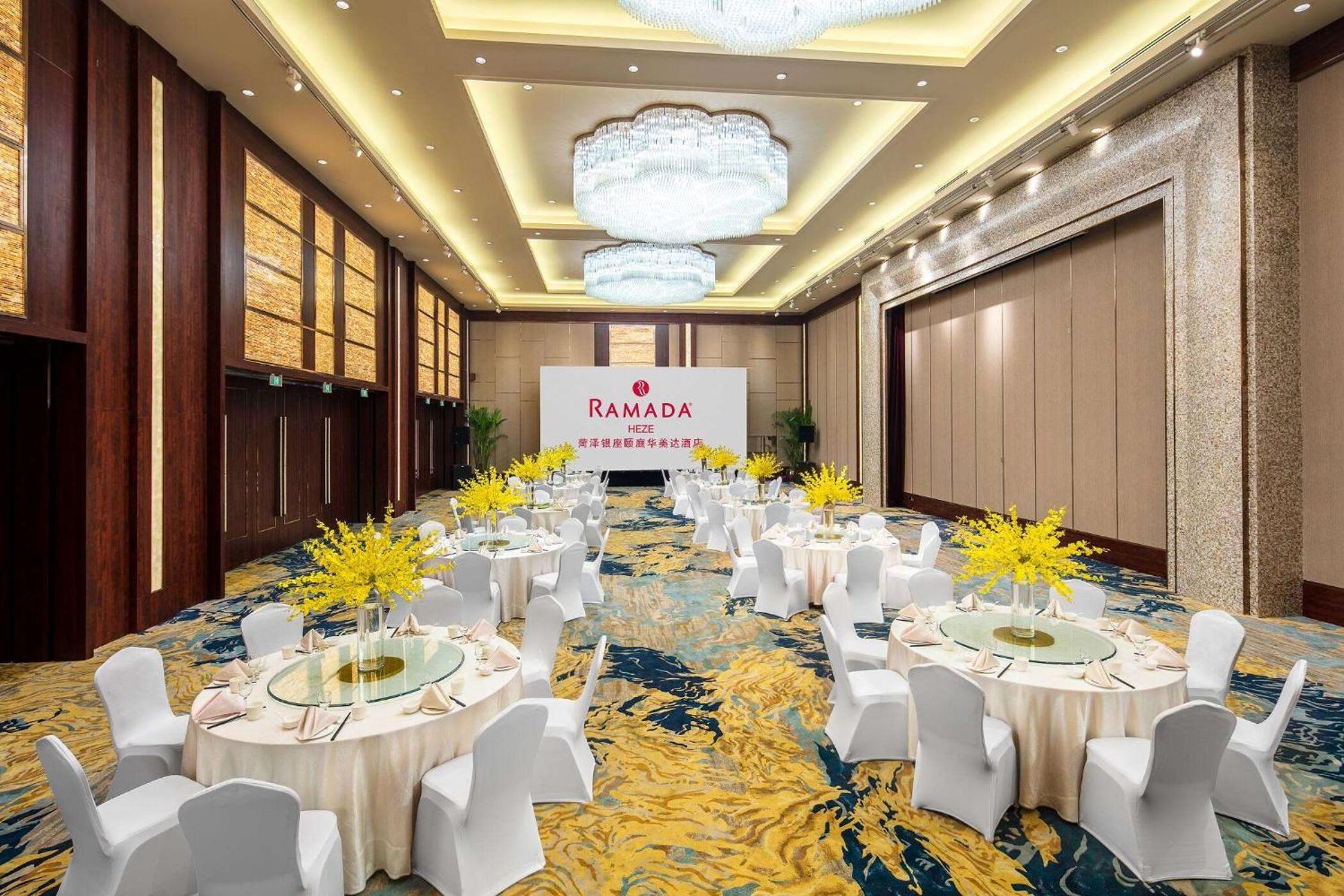 Отель Ramada Heze Экстерьер фото